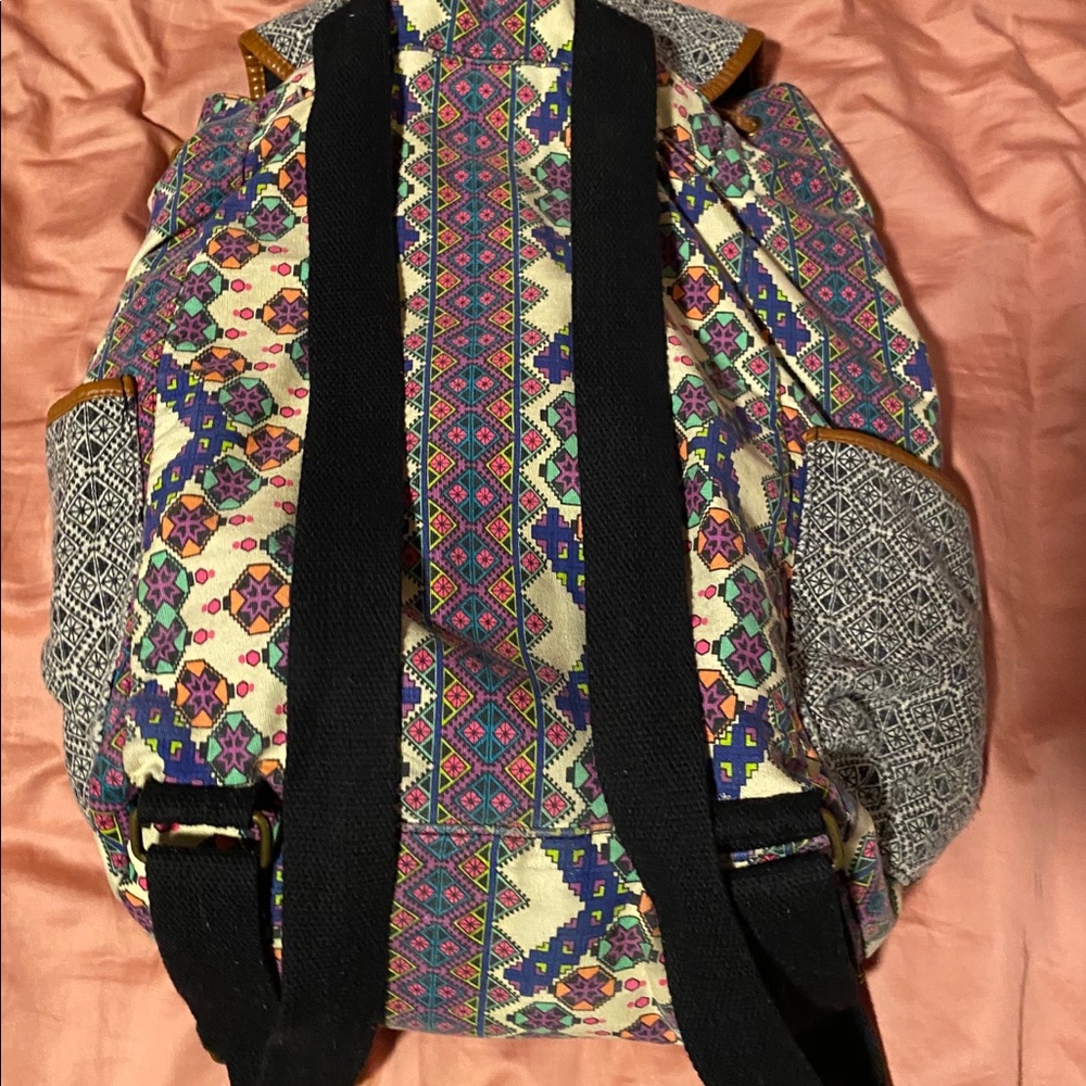 Aztec like print Backpack - Picture 2 of 4